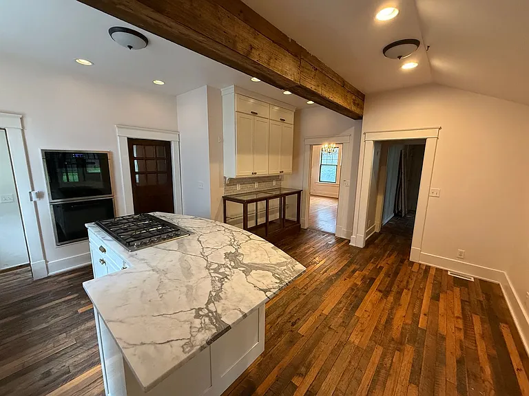 1414 S Carson Ave — Photo 3