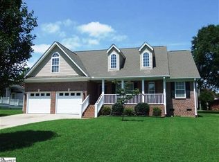 216 Inn Cir, Fountain Inn, SC 29644