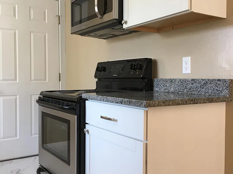 44 Hough St #A — Photo 7