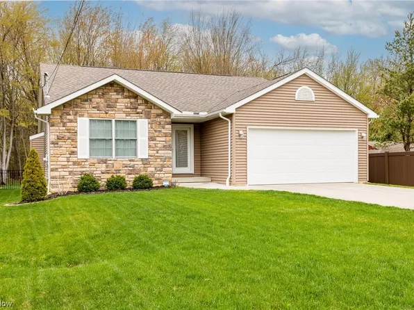 2355 E Ridgewood Dr, Seven Hills, OH 44131