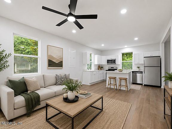 4th image of 203 E 5TH Street