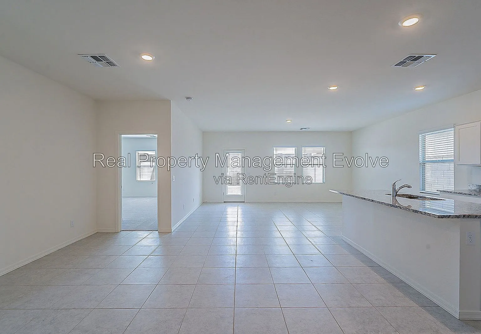 3 bed, 2.0 bath, 1662 sqft, $1,915 — Photo 4
