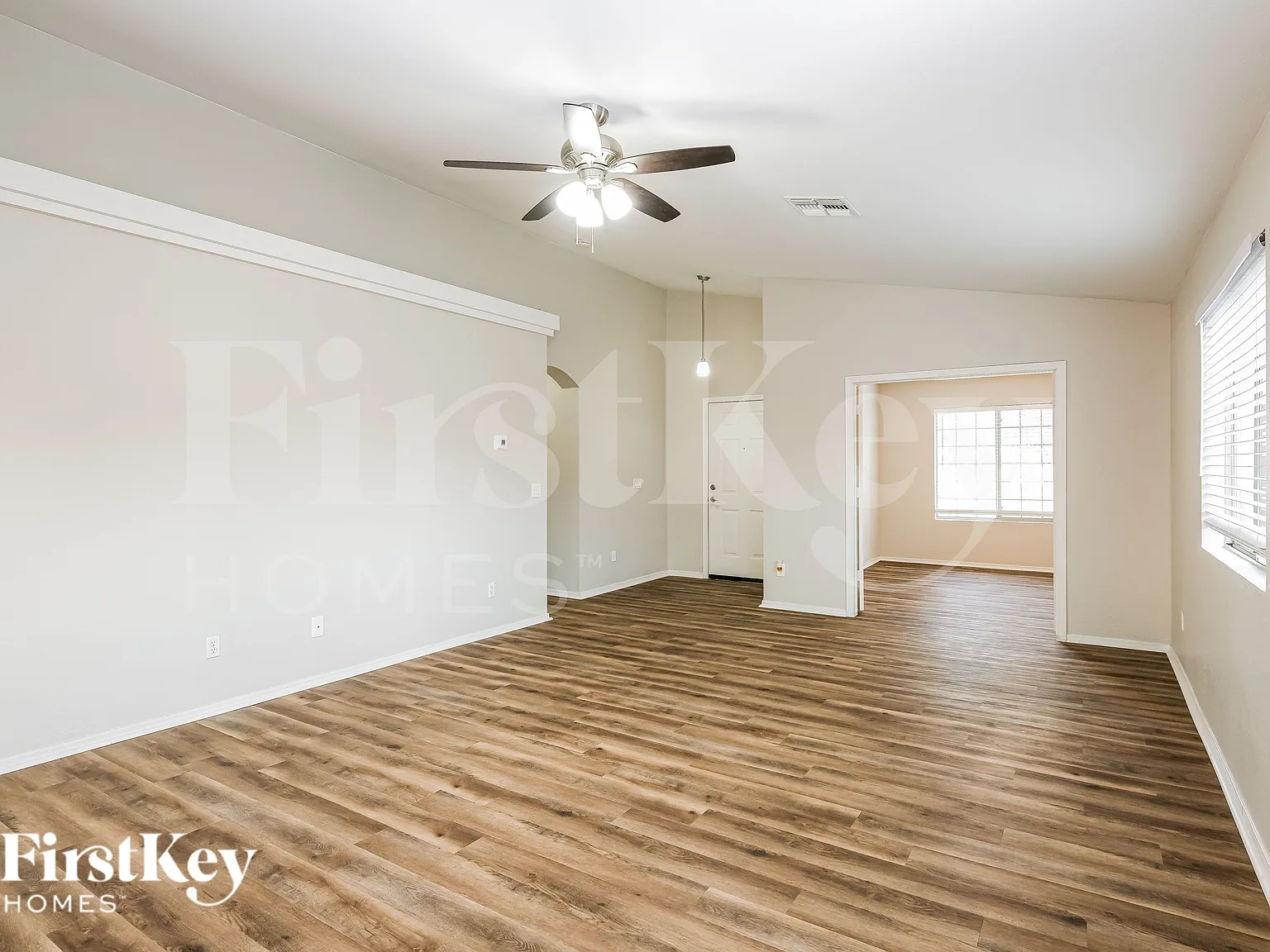 3 bed, 2.0 bath, 1601 sqft, $1,930 — Photo 4