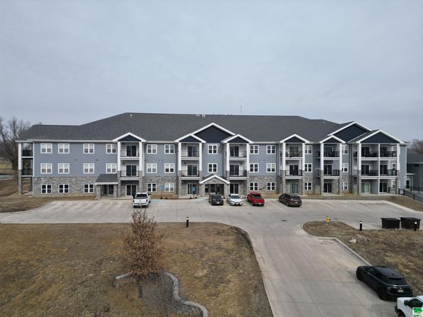201 Sunrise Park Rd #202, Storm Lake, IA 50588