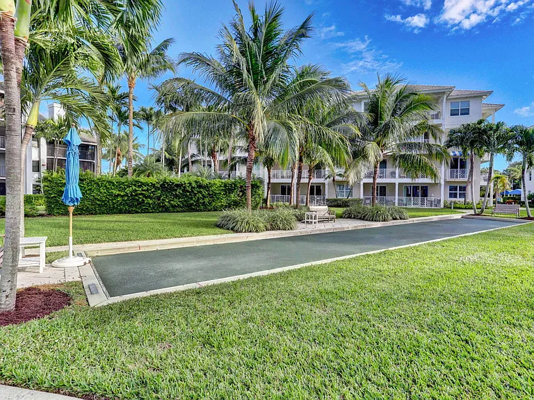 444 Bay Colony Dr N — Photo 14