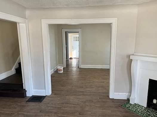 2nd image of 1511 Mars Ave