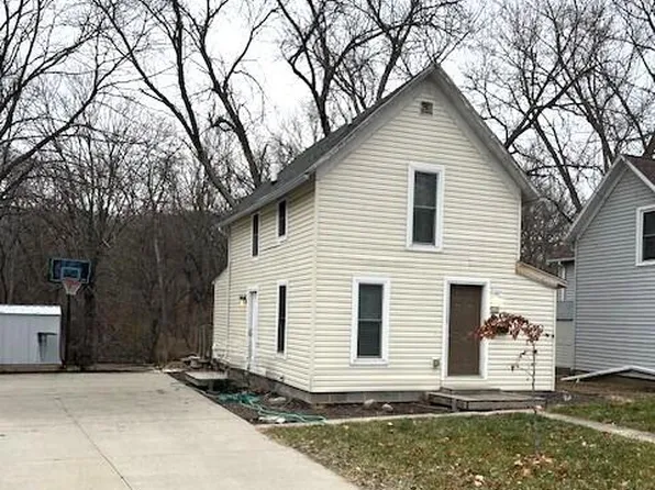 2915 Oakland St, Ames, IA 50014