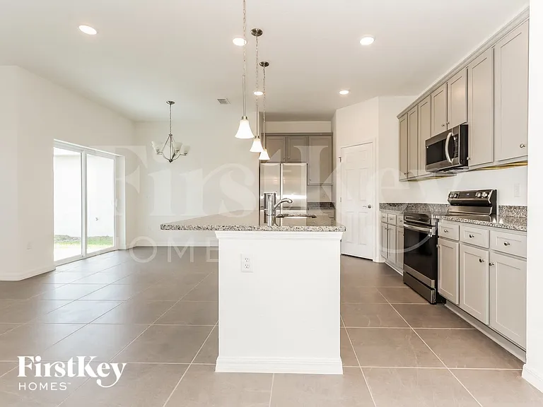 331 Corbel Ln — Photo 5