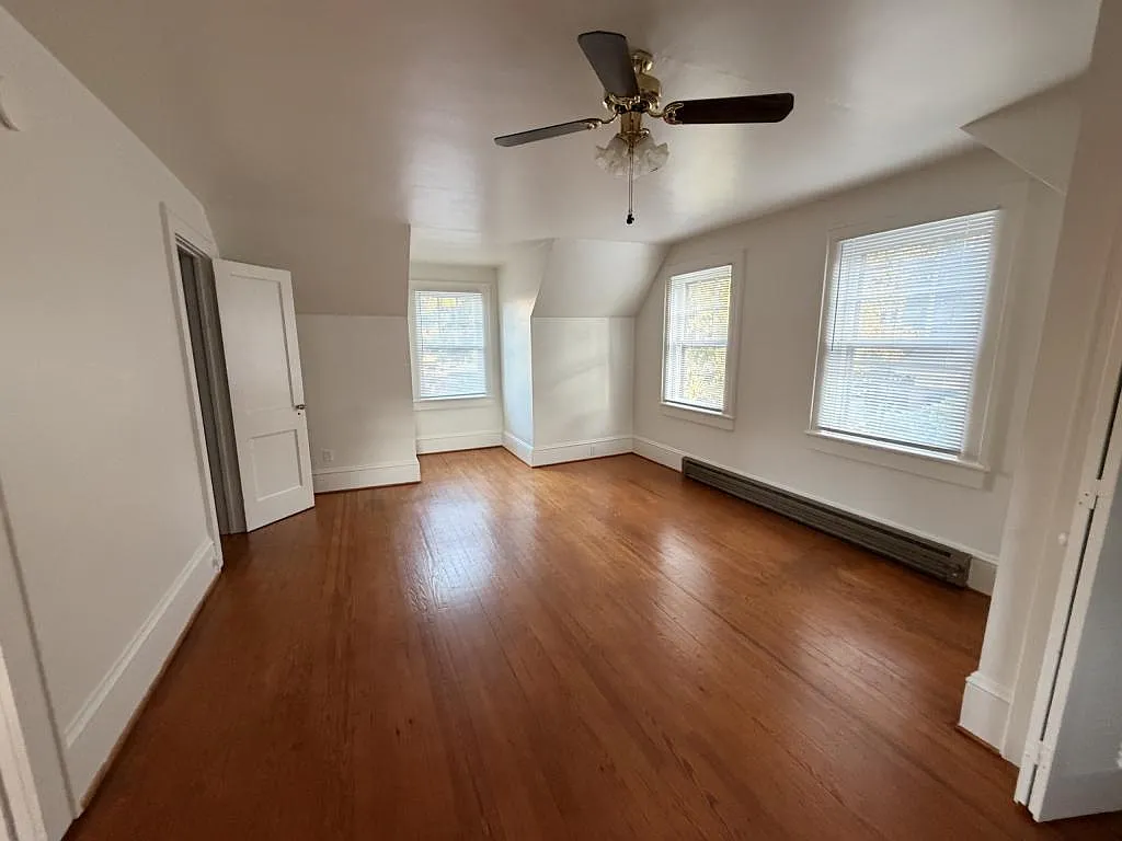 144 S Broadway St — Photo 4