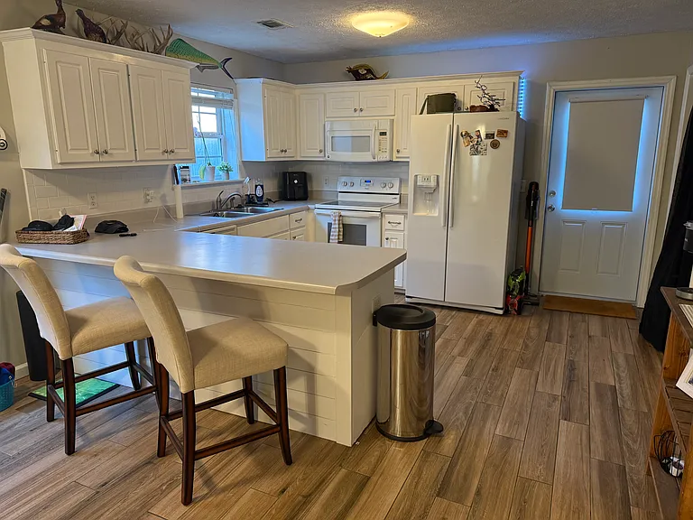 6310 Perman Pl — Photo 4
