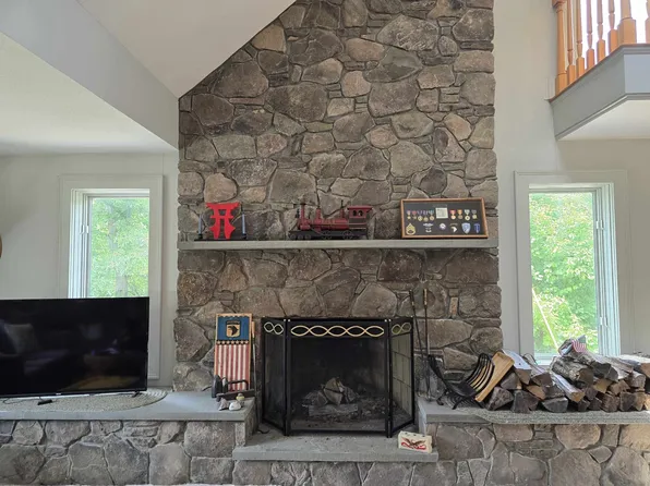 564 Main Street, Fremont, NH 03044