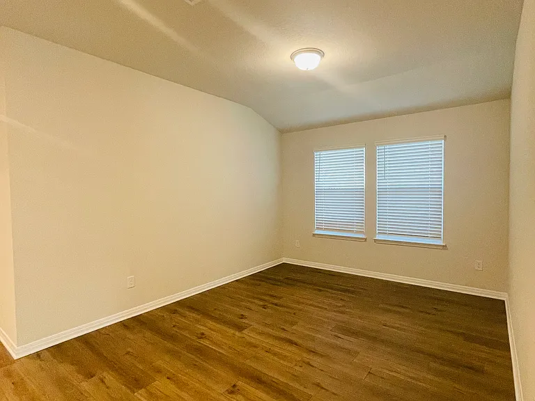 17604 Pepperwood Cv — Photo 12