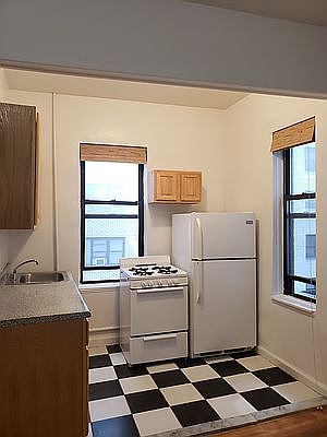 3rd image of 140 E 17th St APT 3A