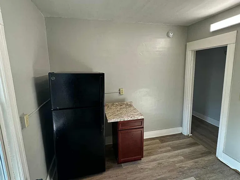 205 W Yates St #2 — Photo 4