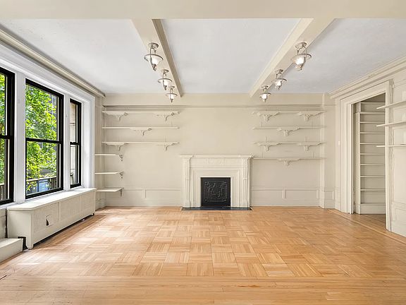 4th image of 146 E 49th St APT 3B