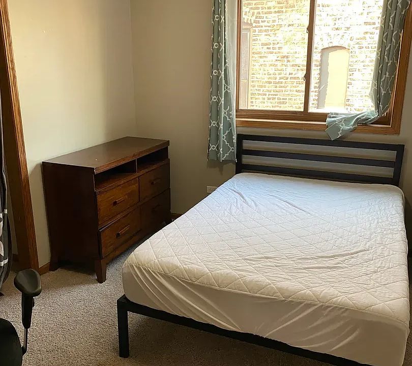 2nd image of 807 S Claremont Ave APT 1