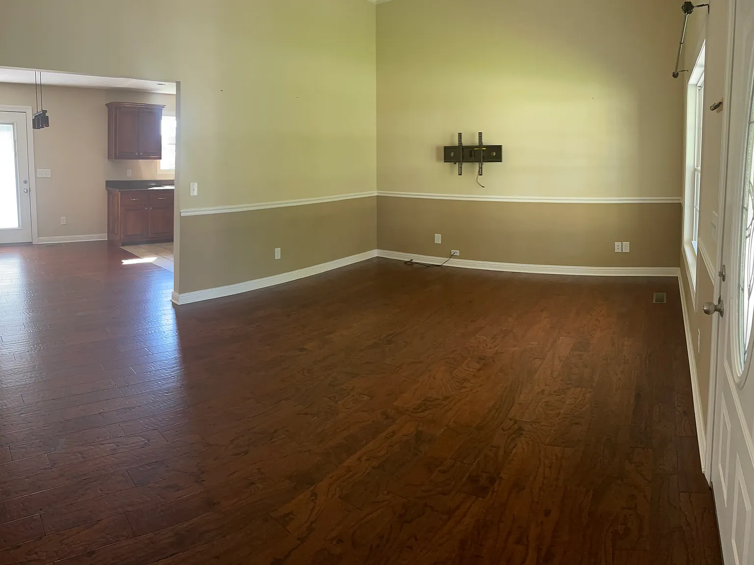 3 bed, 1328 sqft, $1,995 — Photo 4