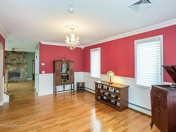 4th image of 258 Grange St