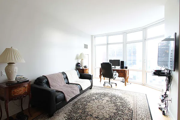 Rented by Compass | media 23