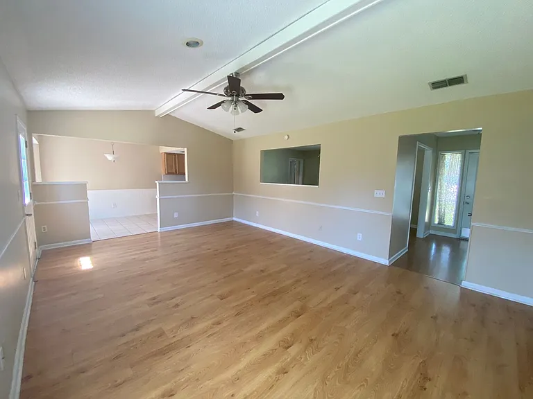 599 Richard Lee St — Photo 3