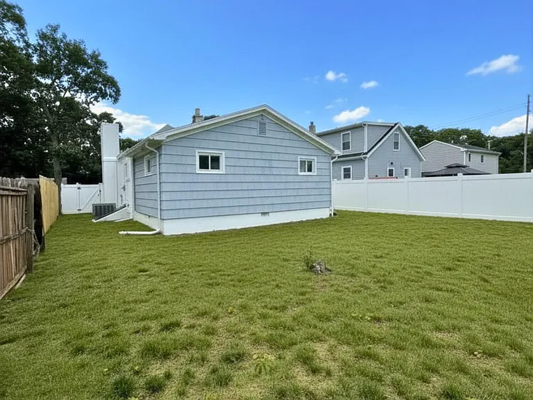 484 Bara St — Photo 17