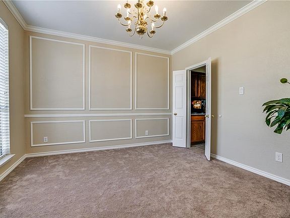 5th image of 1410 Primrose Ln