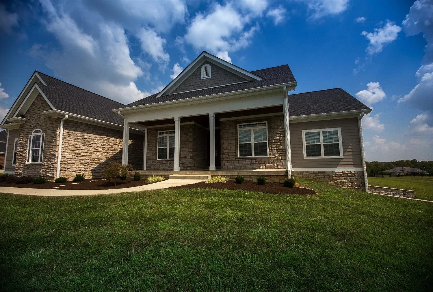 105 Middle Creek Dr photo 1