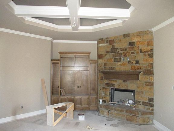 2nd image of 612 Calvin Dr