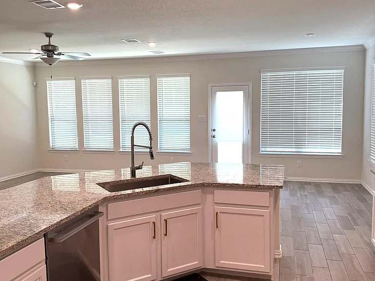 15823 Vanderpool River Dr — Photo 11
