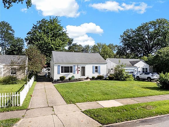 3rd image of 27834 Rexford Rd