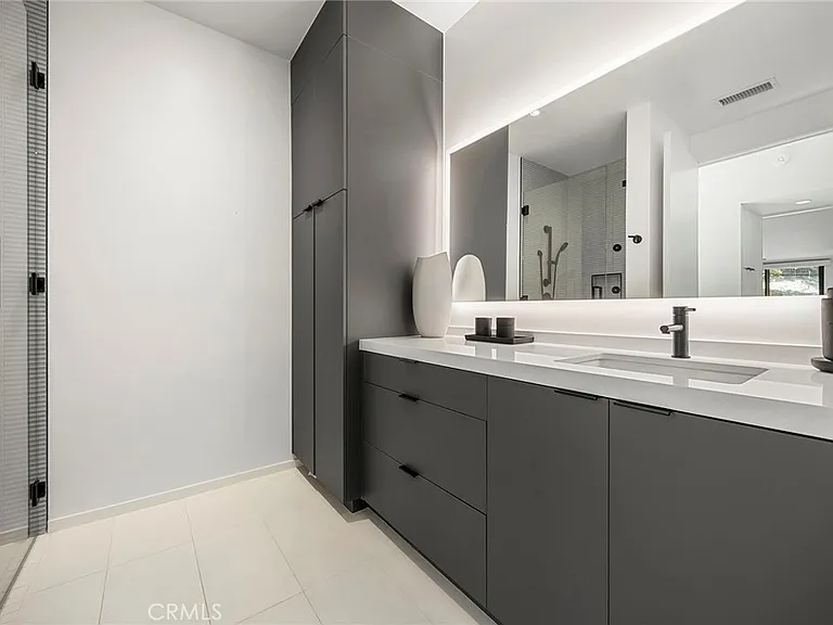 275 S Owens Dr — Photo 18