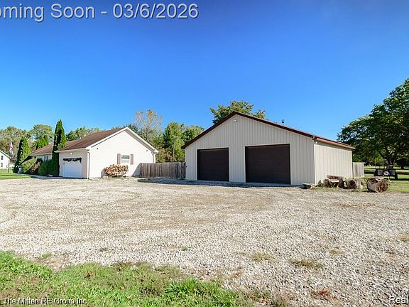 3rd image of 18555 Elwell Rd