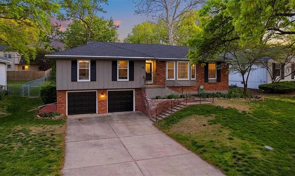 19 W Bridlespur Dr, Kansas City, MO 64114 Zillow