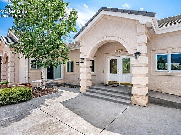 3rd image of 3925 Hill Cir