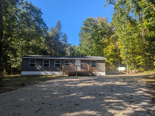 8955 Newcosta Ave, Howard City, MI 49329