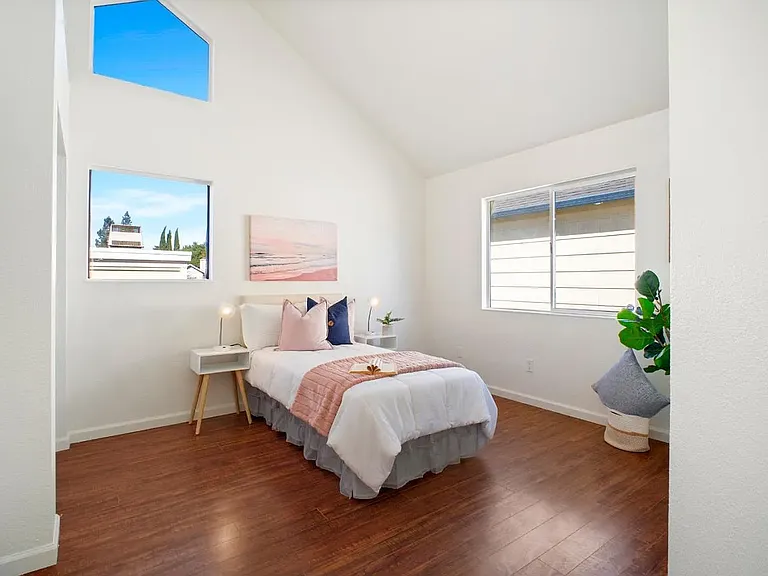 1796 Lucretia Ave — Photo 17