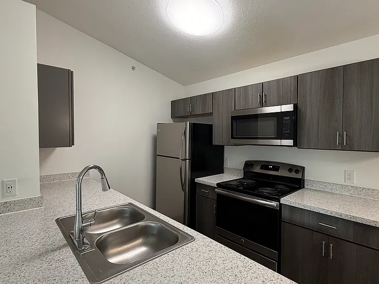 501-8 Gethings Cir — Photo 2