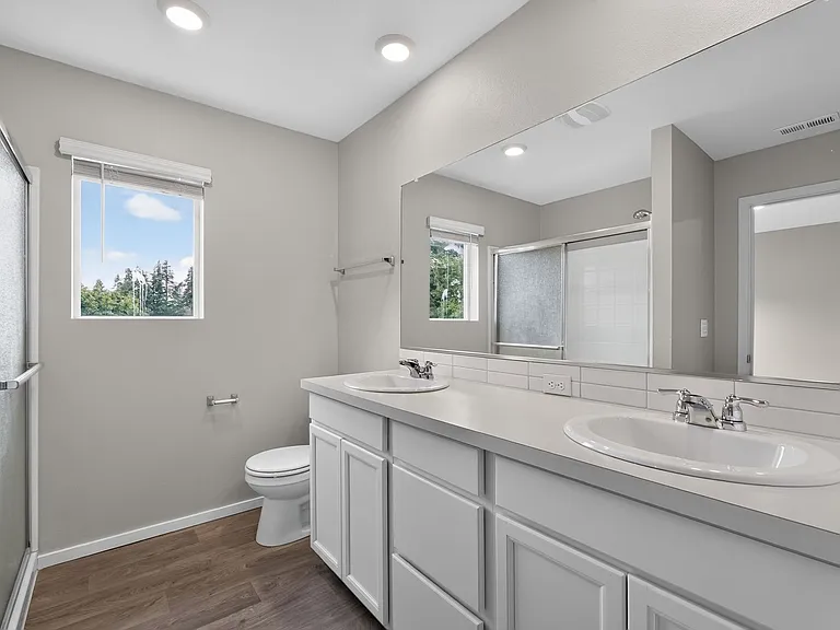 913 N 18th Ter — Photo 11