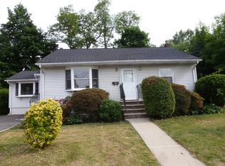 14 Westside Ave, Bergenfield, NJ 07621