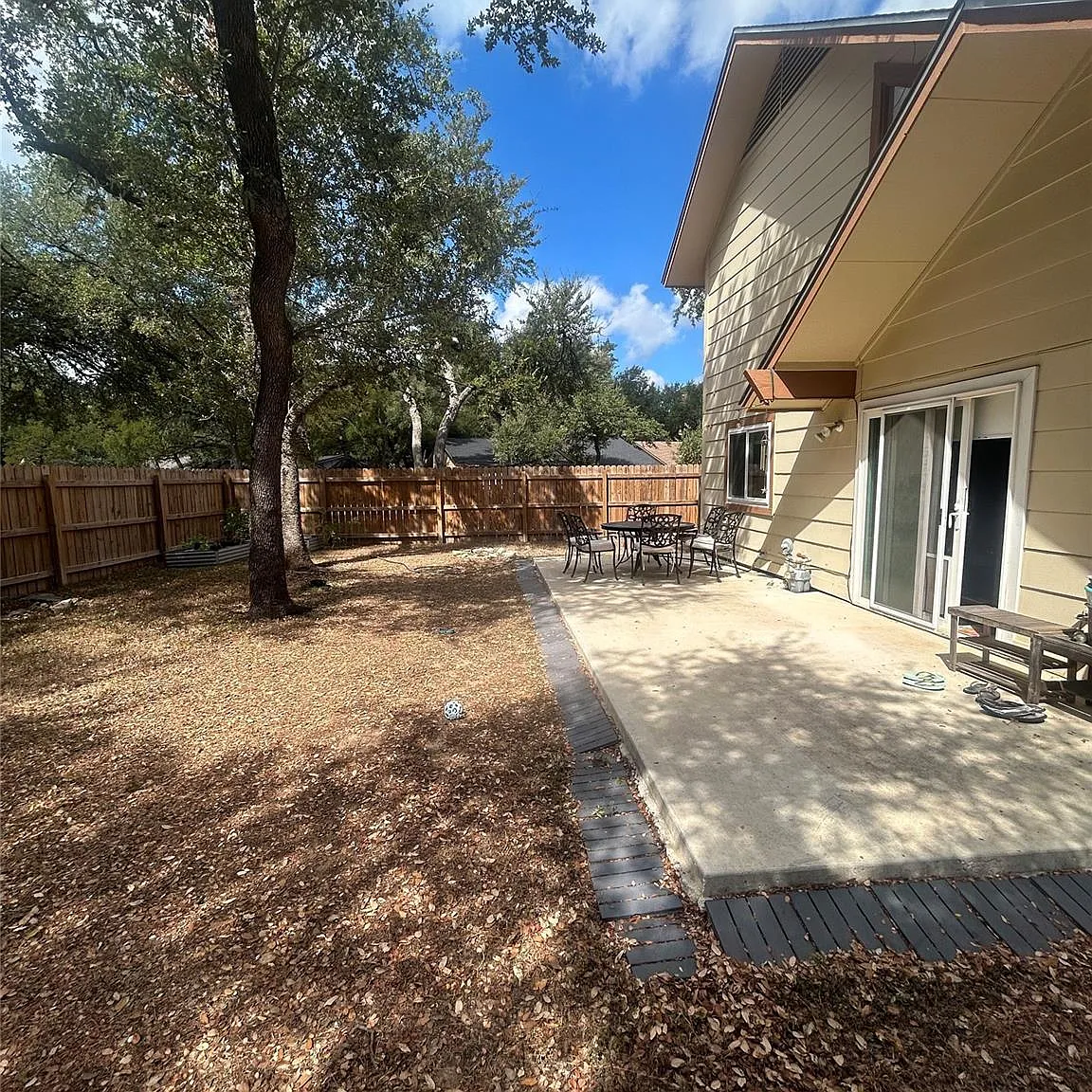 3 bed, 2.0 bath, 1637 sqft, $2,100 — Photo 1