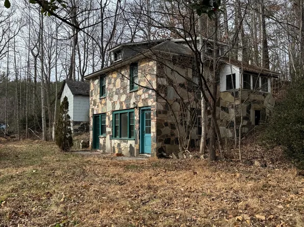 239 Mullin Hill Rd, Spruce Pine, NC 28777