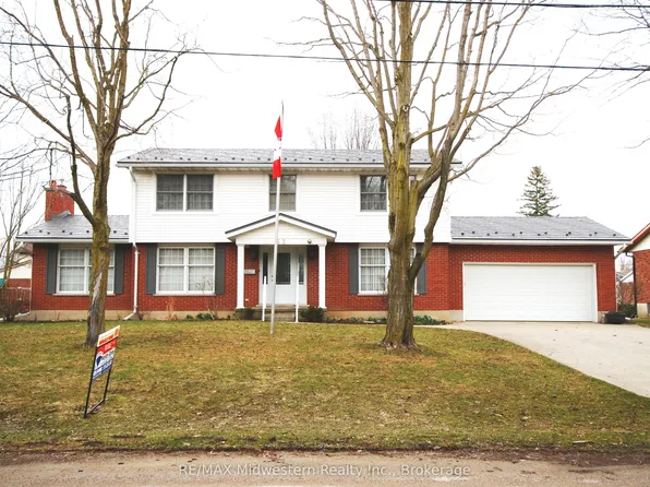 62 King St N, Minto, ON N0G 1Z0
