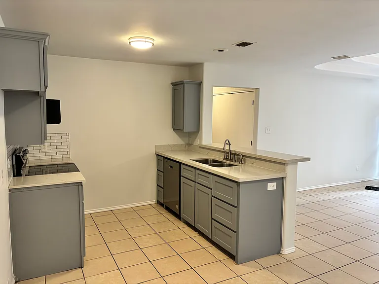 1609 Nassau St #B — Photo 9