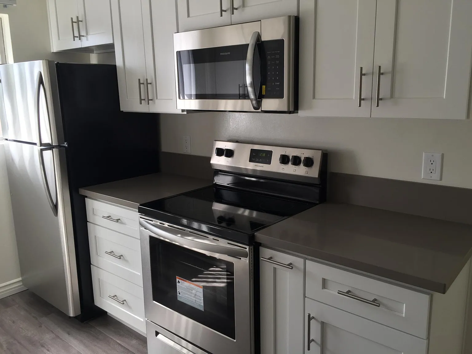 1 bed, 900 sqft, $2,300 — Photo 3