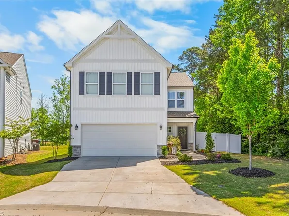 4020 Centerpiece Ct, High Point, NC 27265