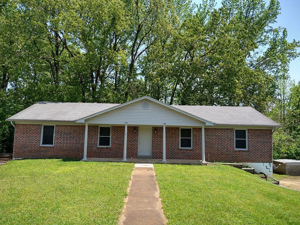 1st image of 22 Oakwood Dr #22