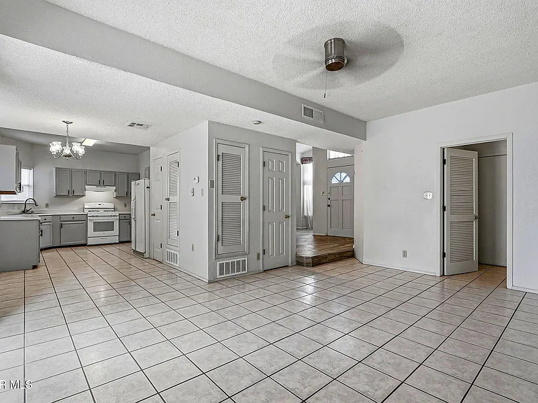 7765 Dianjou Dr — Photo 20