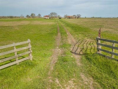 6 County Road 359a, Shiner, TX, 77984