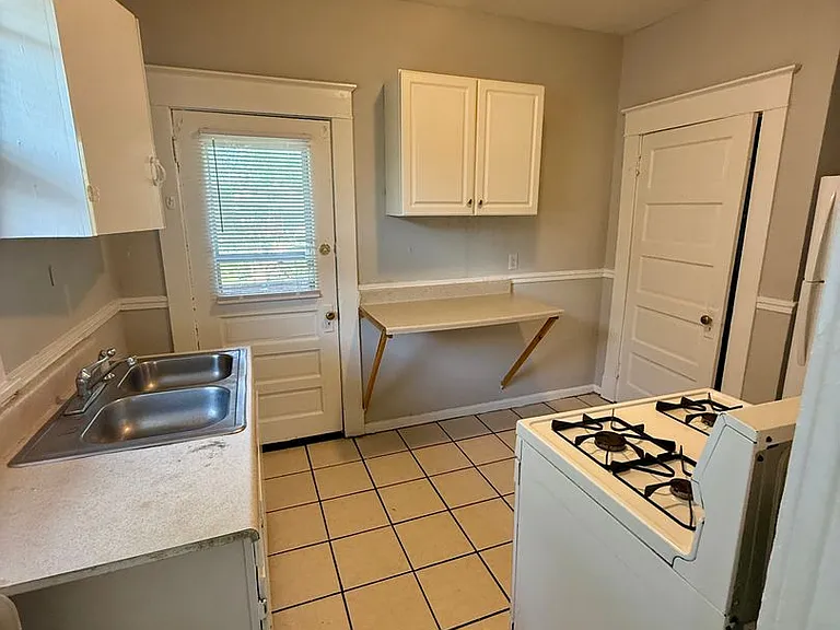 3310 Barton Ave — Photo 6