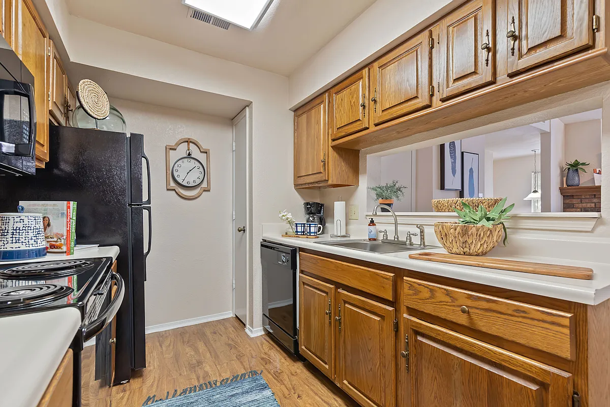 Barrington Apartments — Photo 3